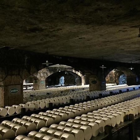 Le Chat Blanc Gite Versols-et-Lapeyre Esterno foto