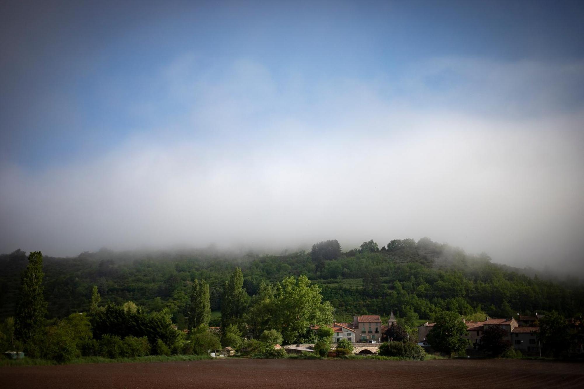 Le Chat Blanc Gite Versols-et-Lapeyre Esterno foto